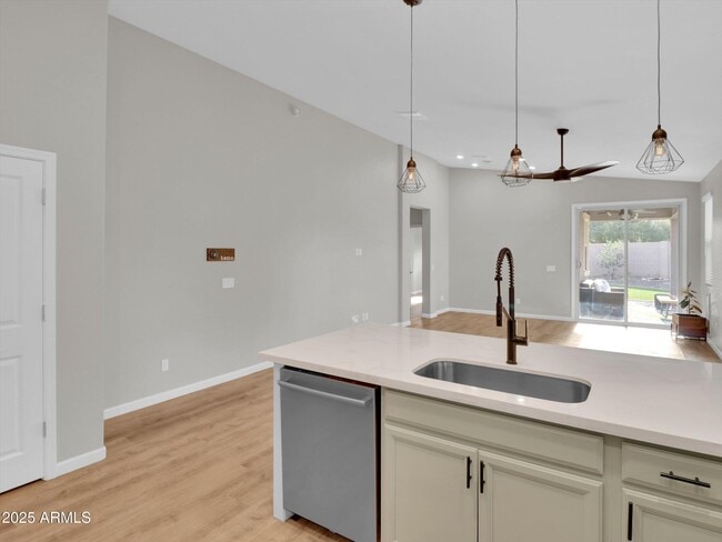 Building Photo - 3405 W Alta Vista Rd