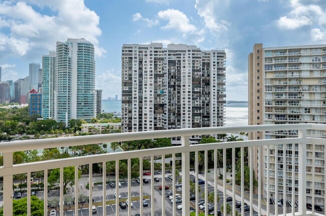 Building Photo - 2475 Brickell Ave
