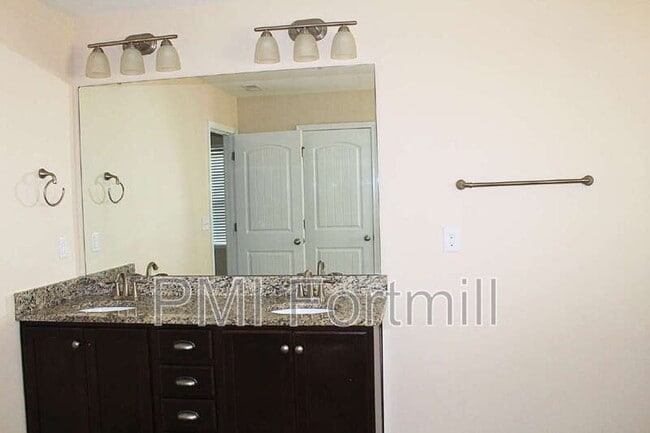 Building Photo - 4417 Carrington Dr