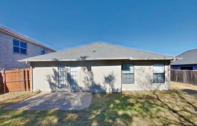 Building Photo - MOVE IN READY