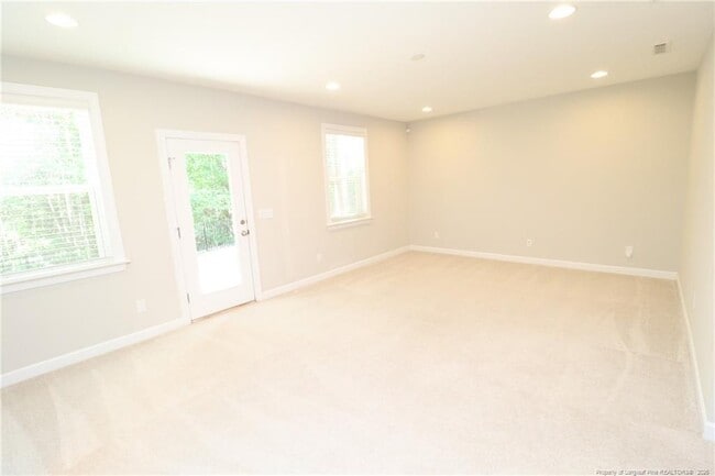 Building Photo - 240 Mystwood Hollow Cir