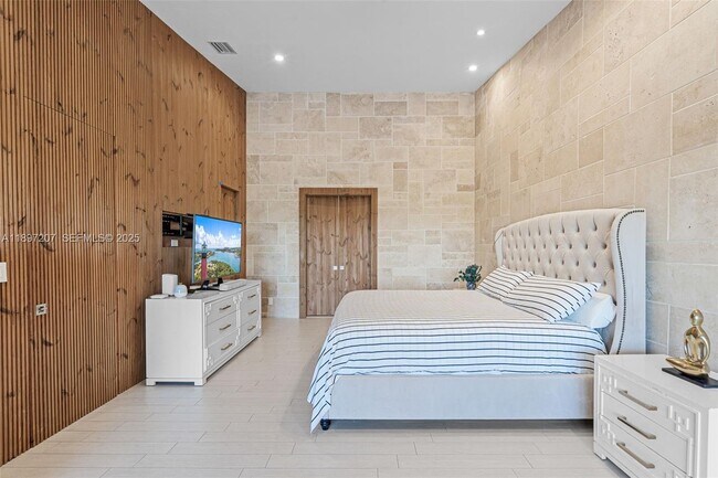 Building Photo - 6124 Paradise Point Dr