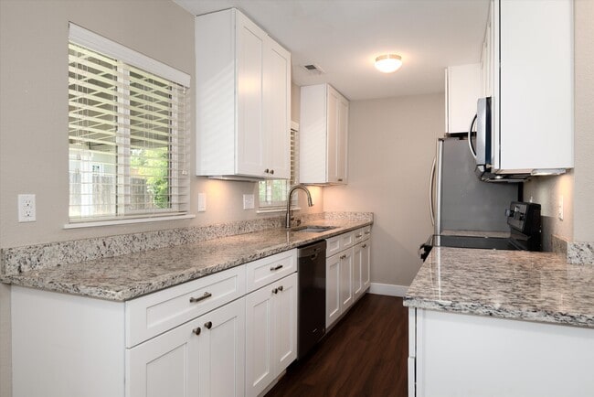 Building Photo - 5290 Highline Pl