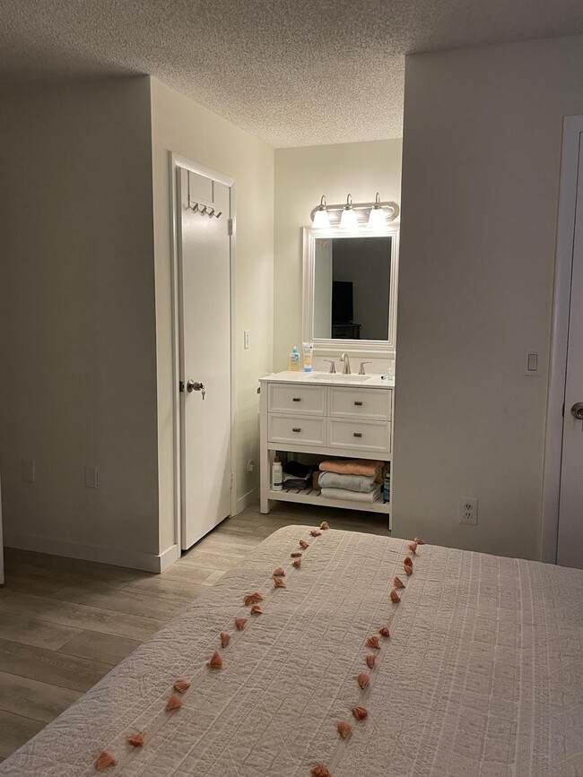 Building Photo - 441 SE 10th St