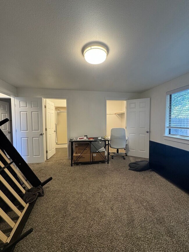 Building Photo - 3-Bedroom Home for Rent