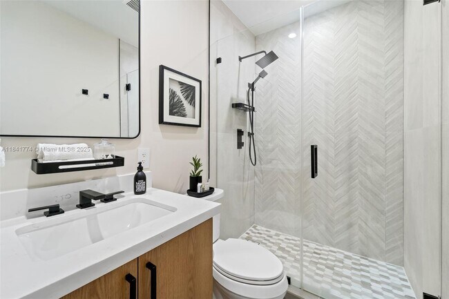 Building Photo - 829 Granada Groves Ct