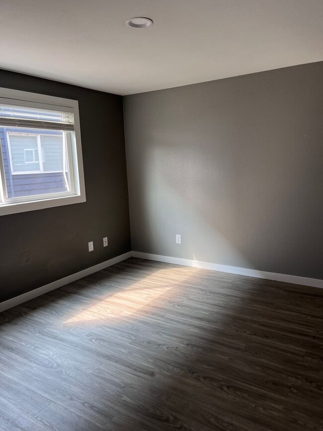 Building Photo - SOU1105