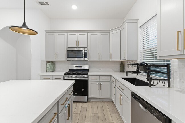 Building Photo - 10519 Cecilia Star Ln