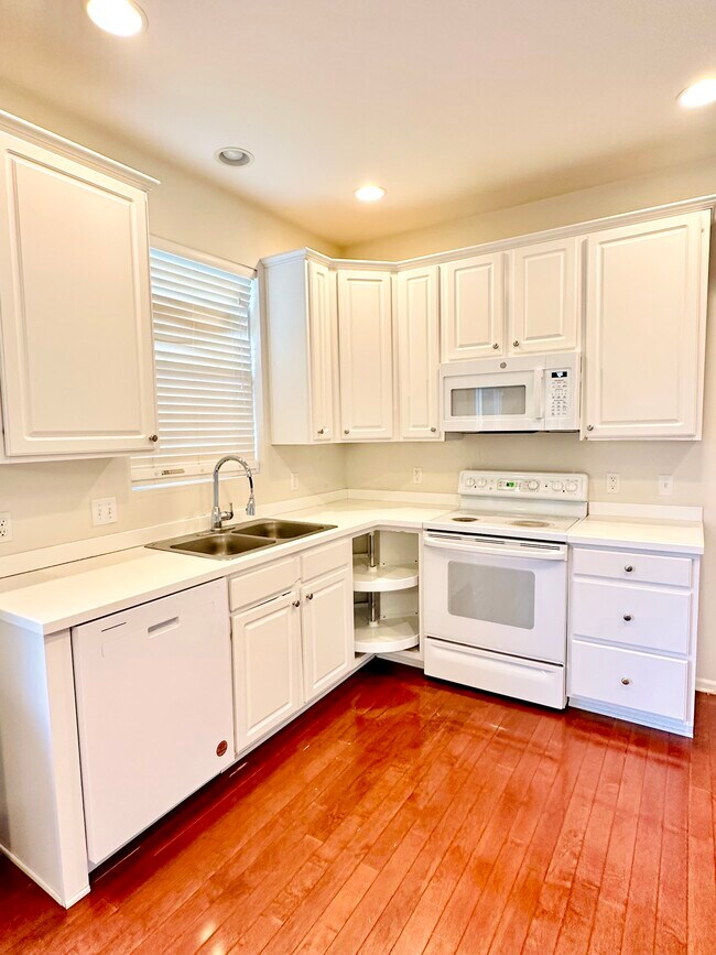 Building Photo - 16207 S St