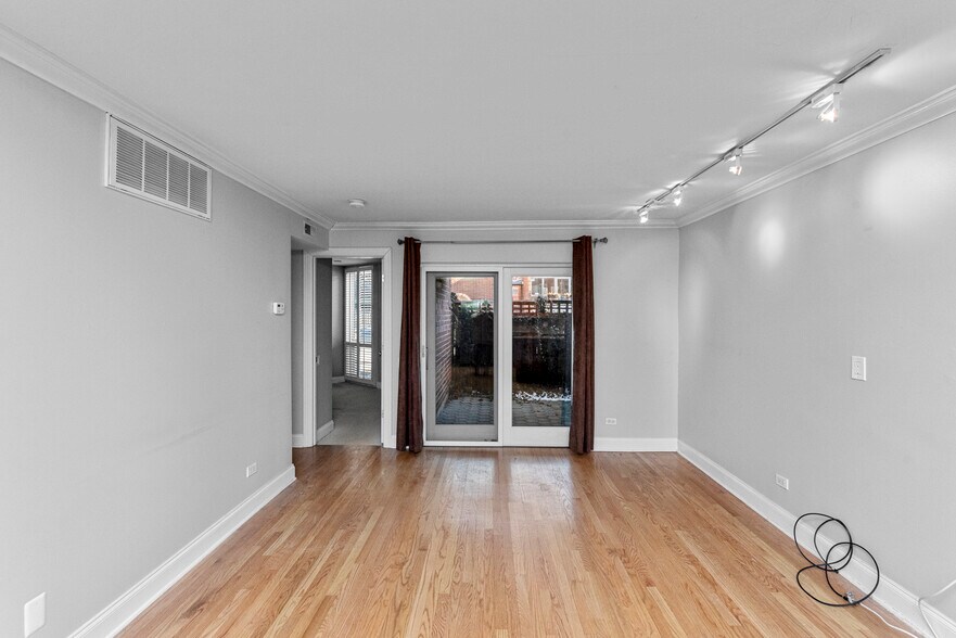 Building Photo - 2036 N Larrabee St