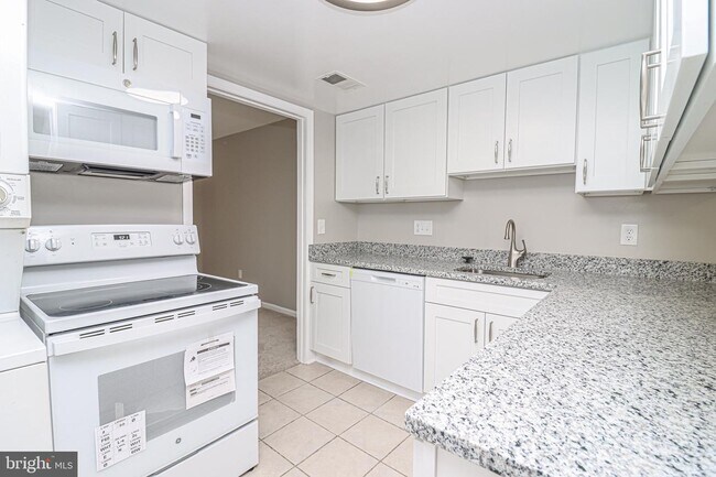 Building Photo - 1045 Brixton Ct