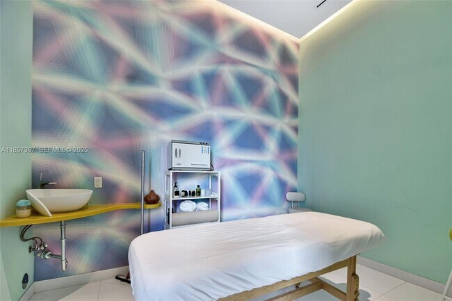 Building Photo - 501 NE 31st St