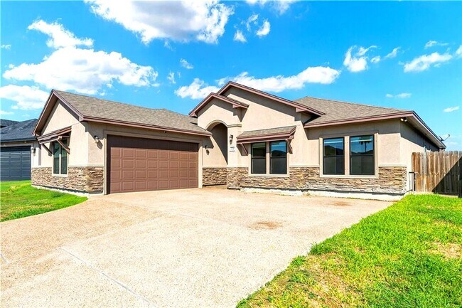 Building Photo - 4BR/3BA in Southside