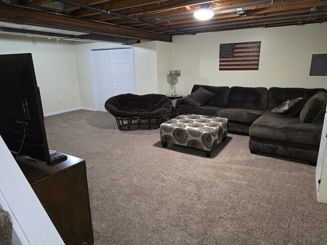 Building Photo - 5580 Creek Run Dr