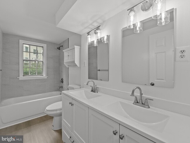 Building Photo - 708 S Arlington Mill Dr