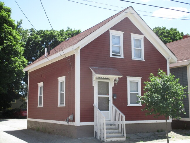 Building Photo - 141 Bath St