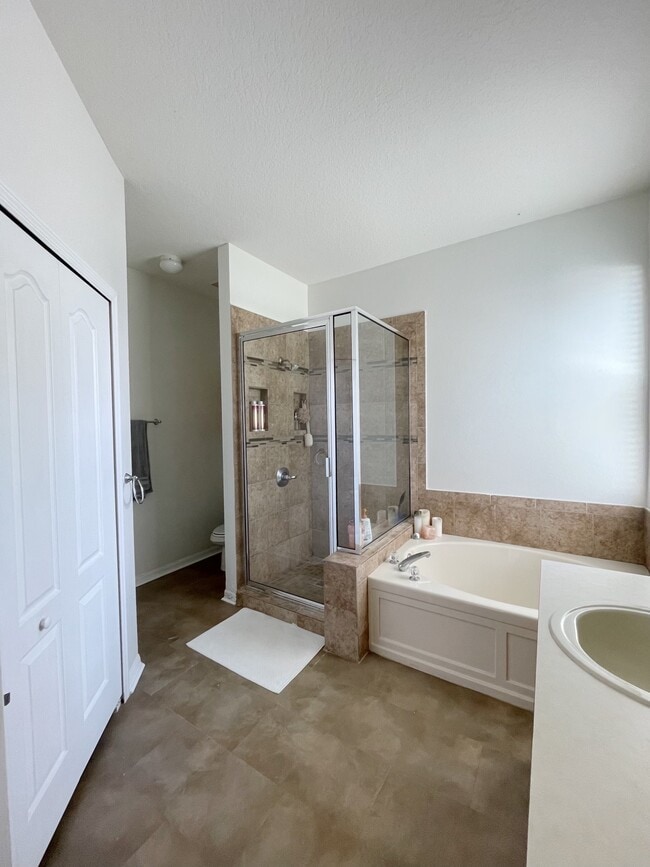Building Photo - 27009 Arrowbrook Way