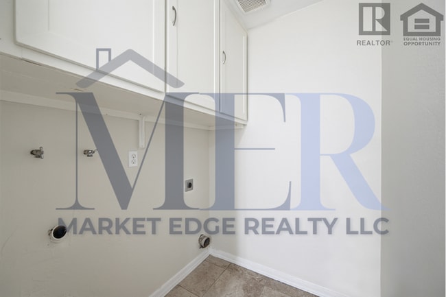 Building Photo - 3Bed/2Bath House at Cactus/ 39thAve! Ready for Immediate Move-In! -- NO HOA! FULLY REMODELED!