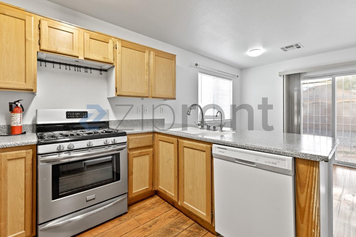 Building Photo - 2005 Rose Coral Ave