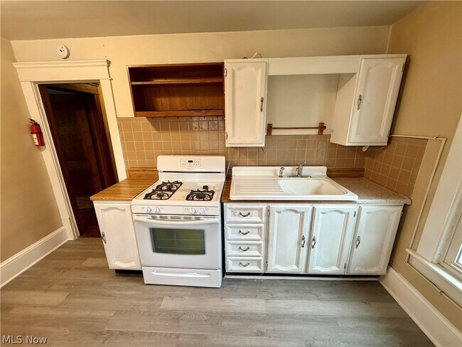 Building Photo - 707 Hazel St