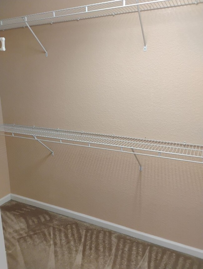 Building Photo - Townhouse in