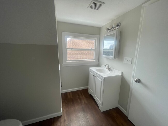 Building Photo - 147 Meade Ave