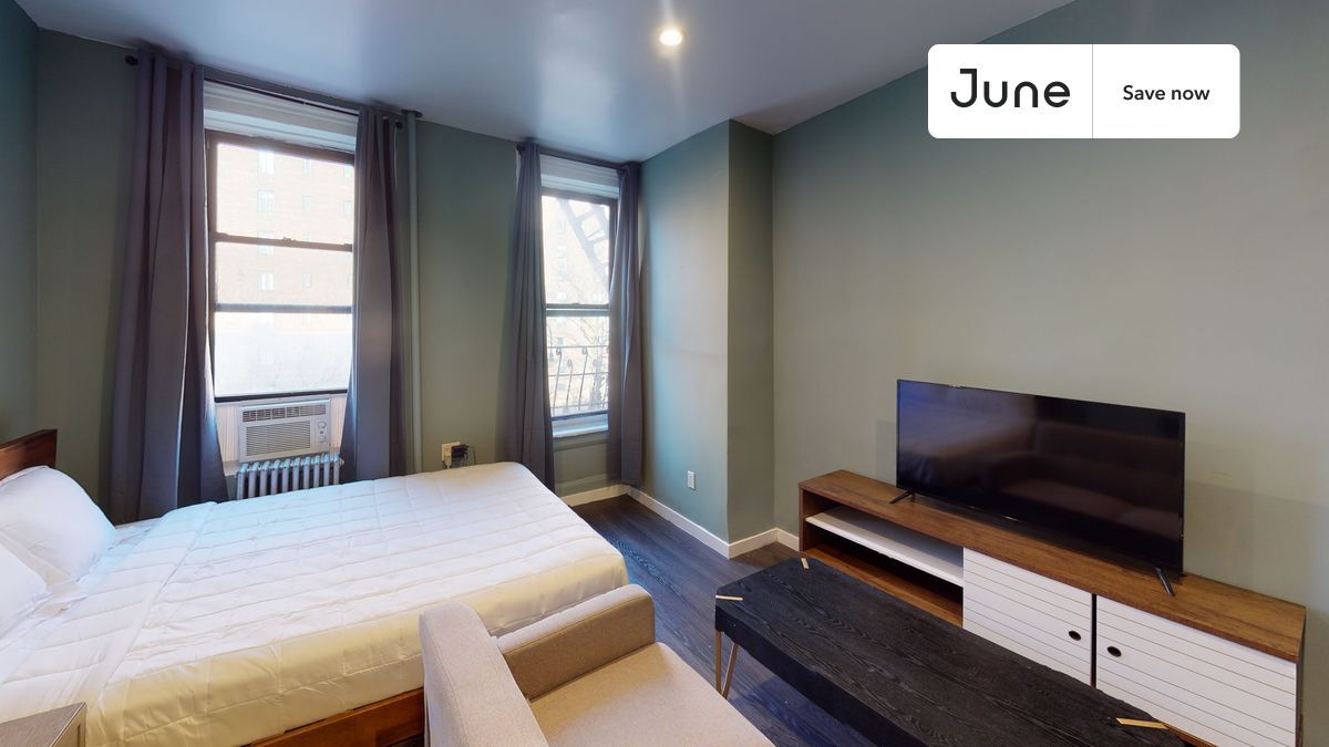 Building Photo - 534 E 14th St