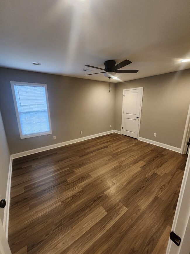 Building Photo - 7225 Periwinkle Rd