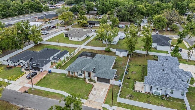 Building Photo - 106 1st Ave NE