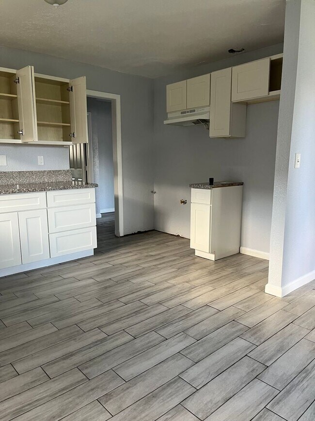 Building Photo - Sierra Way (1726 North)