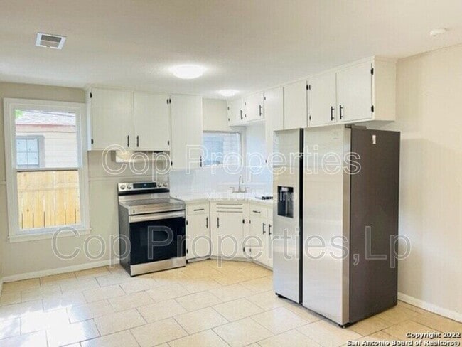 Building Photo - 125 Ada St