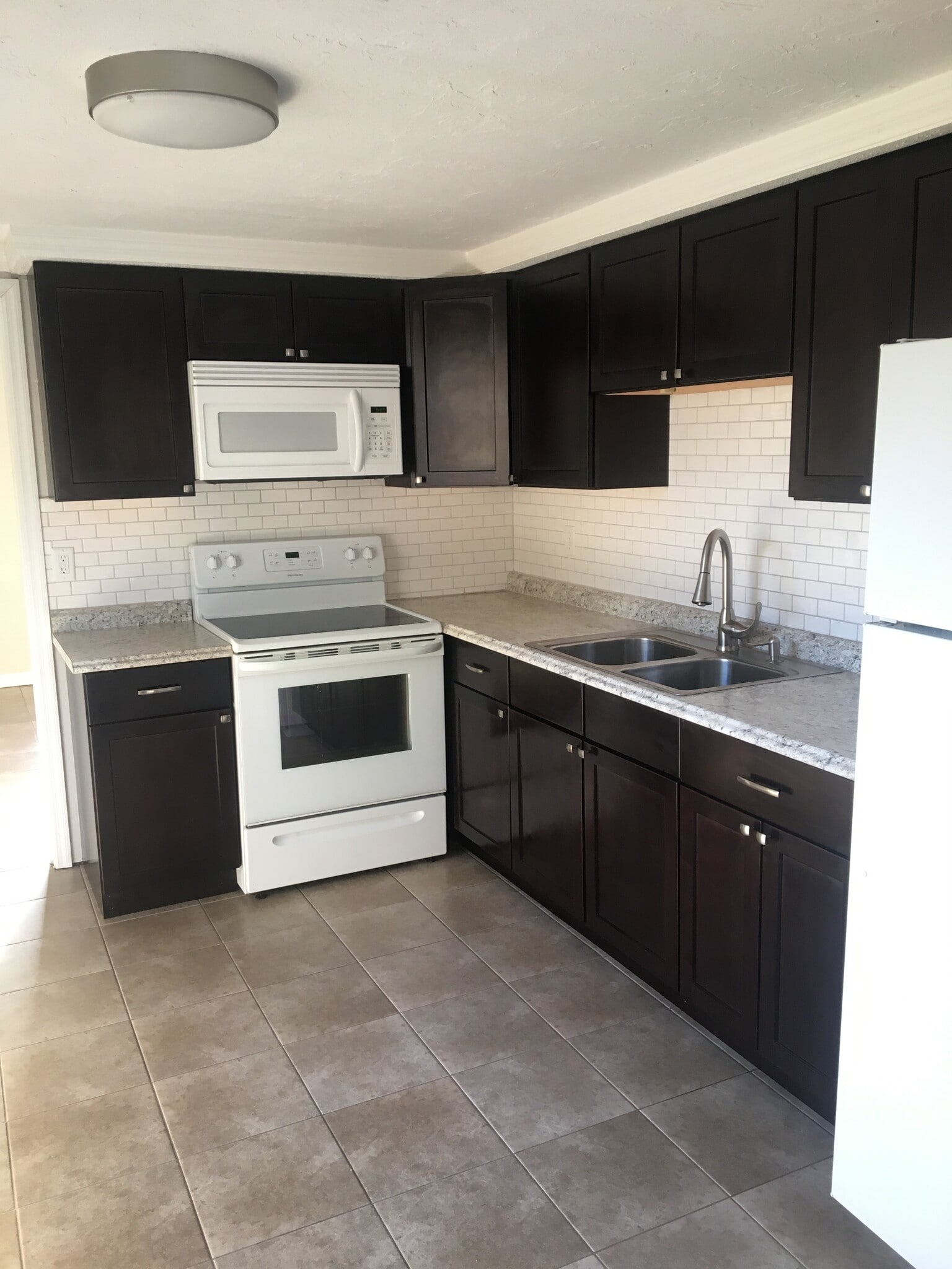 eat-in kitchen - 1027 Hagle Park Rd