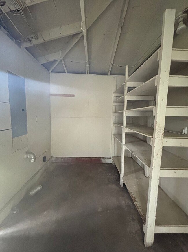 Building Photo - 3BR Home with Large Yard  Steps from Chenowith Elementary