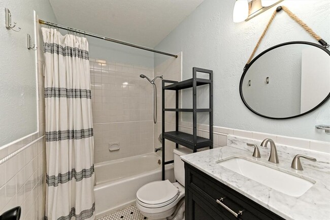 Building Photo - 1407 Atterbury Ln