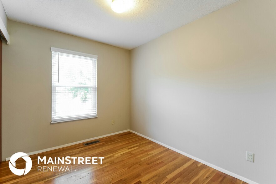 Building Photo - 2060 Avon Dr