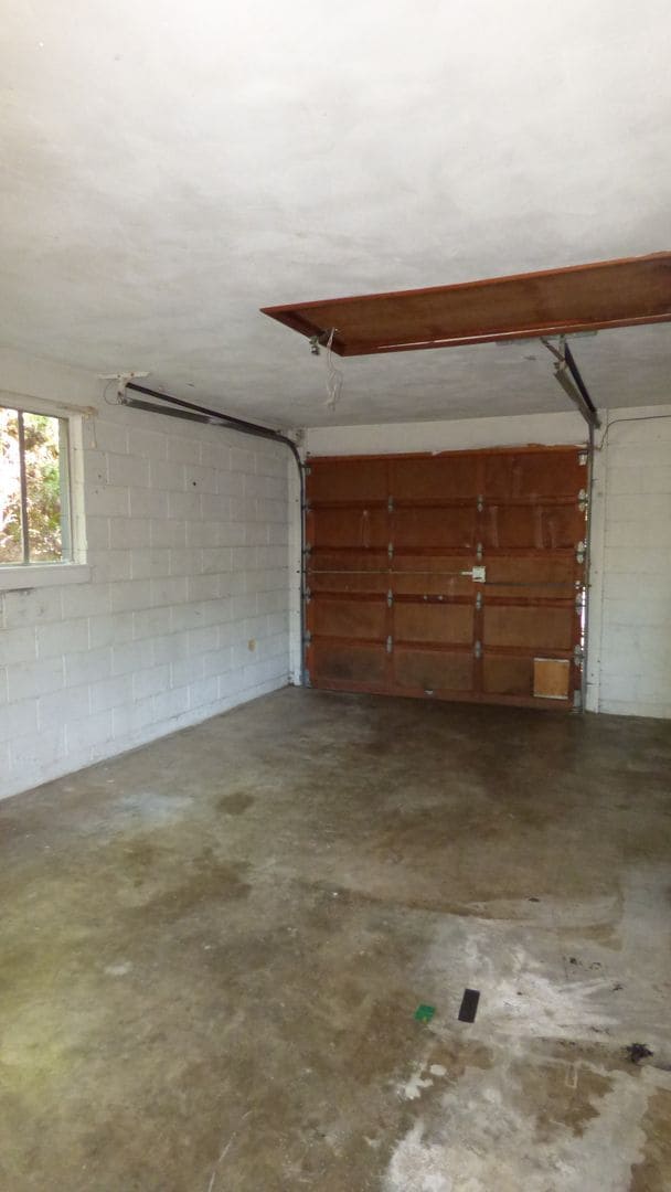 Building Photo - 2 bedroom 1 bathroom Home