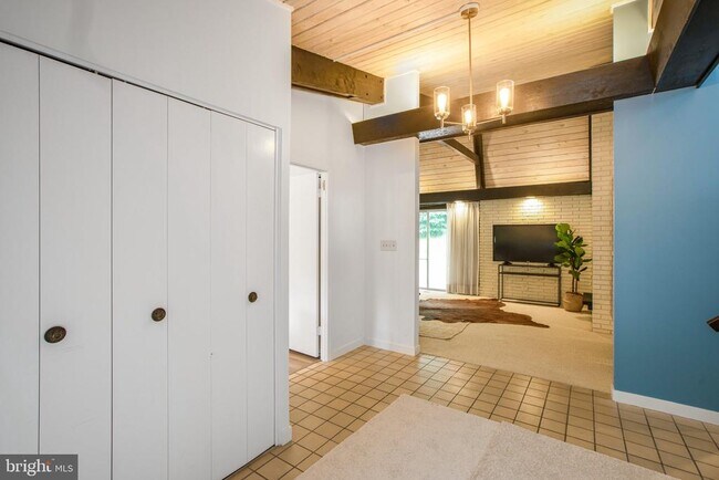 Building Photo - 3406 Woodvalley Dr