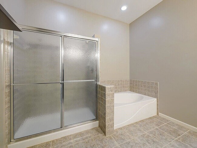 Building Photo - 285 Skyview Ct