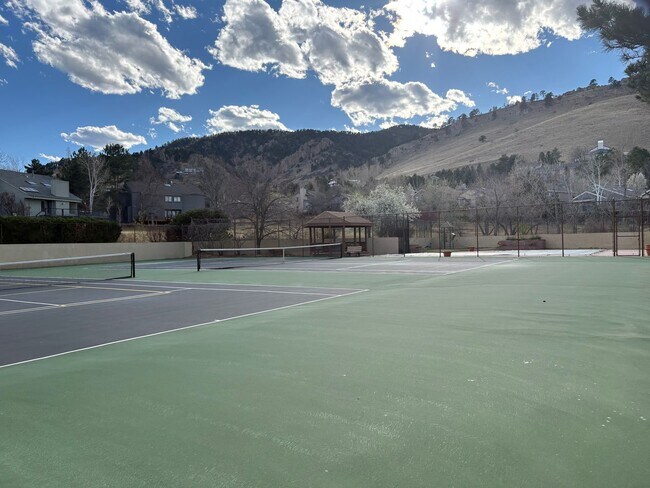 Building Photo - Stunning 4 bed 3.5 Bath Home in Wonderland Hills Walking Distance to Wonderland Lake. Rent Furnis...