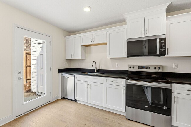 Building Photo - 2221 Archer Ln