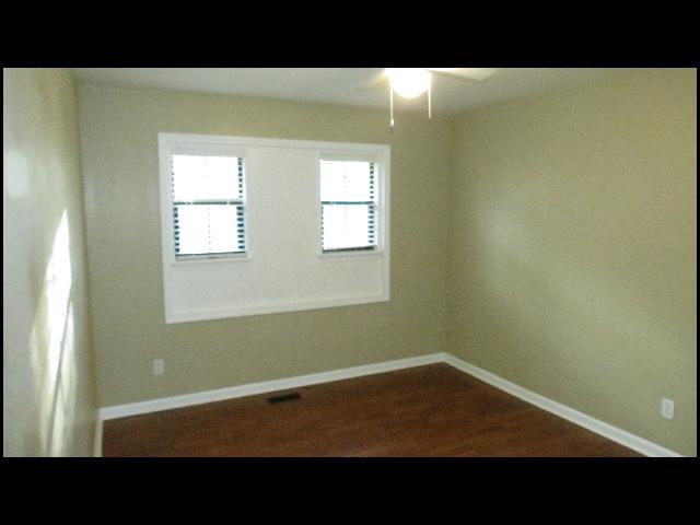 Building Photo - 13 Point O Woods Dr