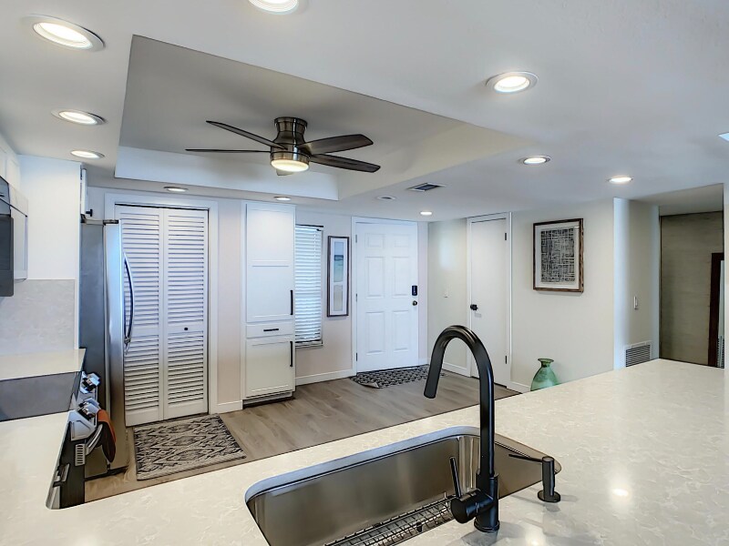 Building Photo - 175 Jimmy Buffett Mem Hwy