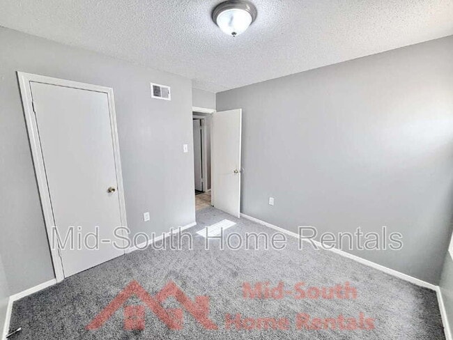 Building Photo - 5286 Braden Dr