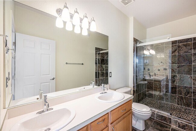 Building Photo - 3-Bedroom Condo Available Immediately