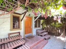 Building Photo - 1127 N Hoover St