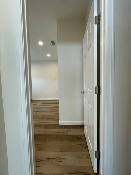 Building Photo - 912 S Bel Aire Dr