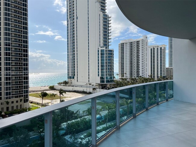 Building Photo - 17550 Collins Ave