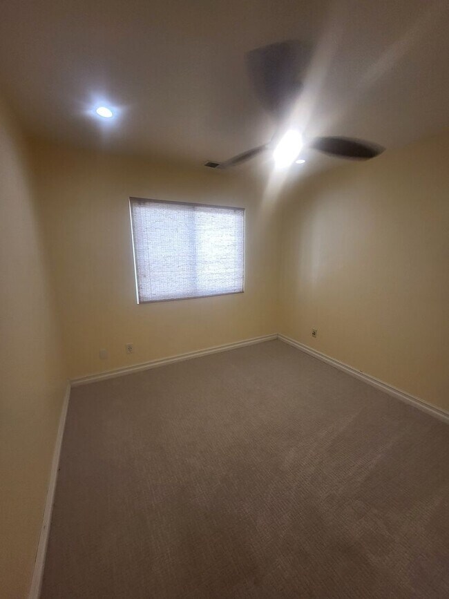 Building Photo - REALLY Cute 4 BR in The Vineyard with RV Parking - 11,000sf Lot + Designer Touches