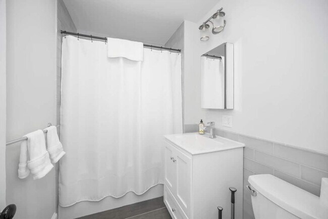 Building Photo - 334 Highland Ave