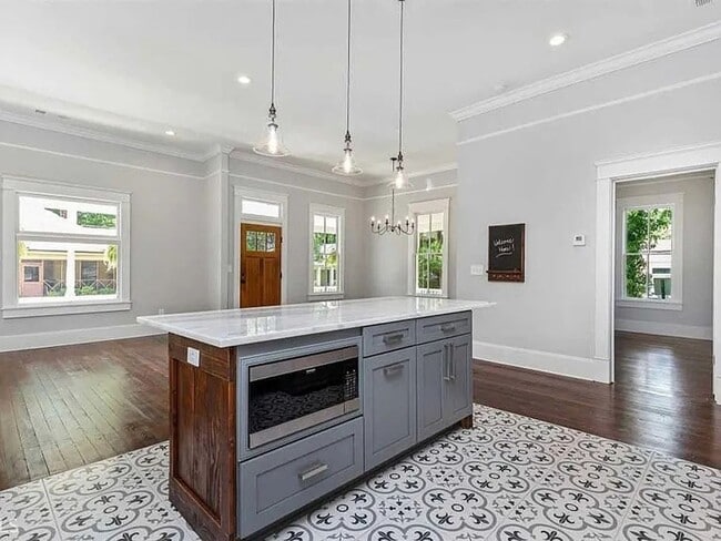 Building Photo - 632 Grady Pl SW